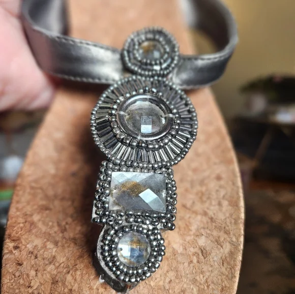 Reaction Kenneth Cole WEDGE  Sandals FLIP FLOP METALLIC Large RHINESTONE Beaded - Picture 8 of 9